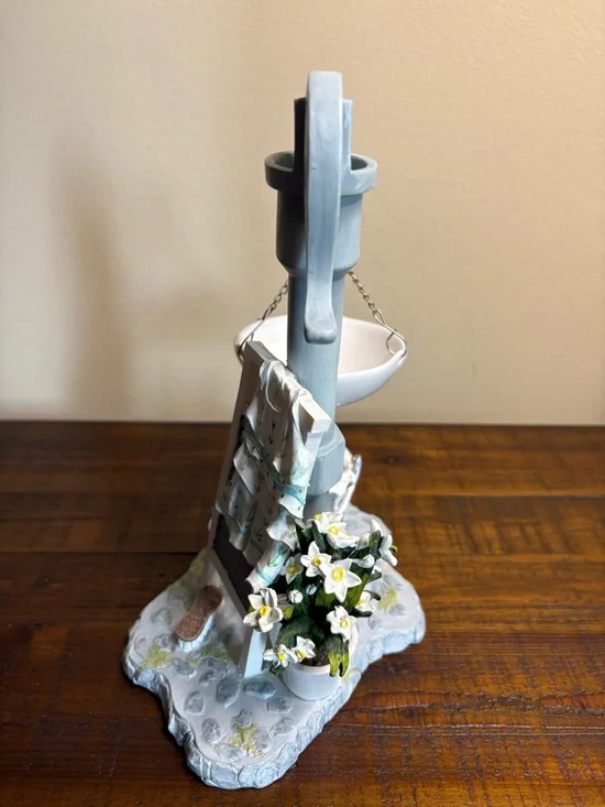 Vintage Yankee Candle Hanging Tart Warmer Designed With Laundry Scene - Picture 3 of 6